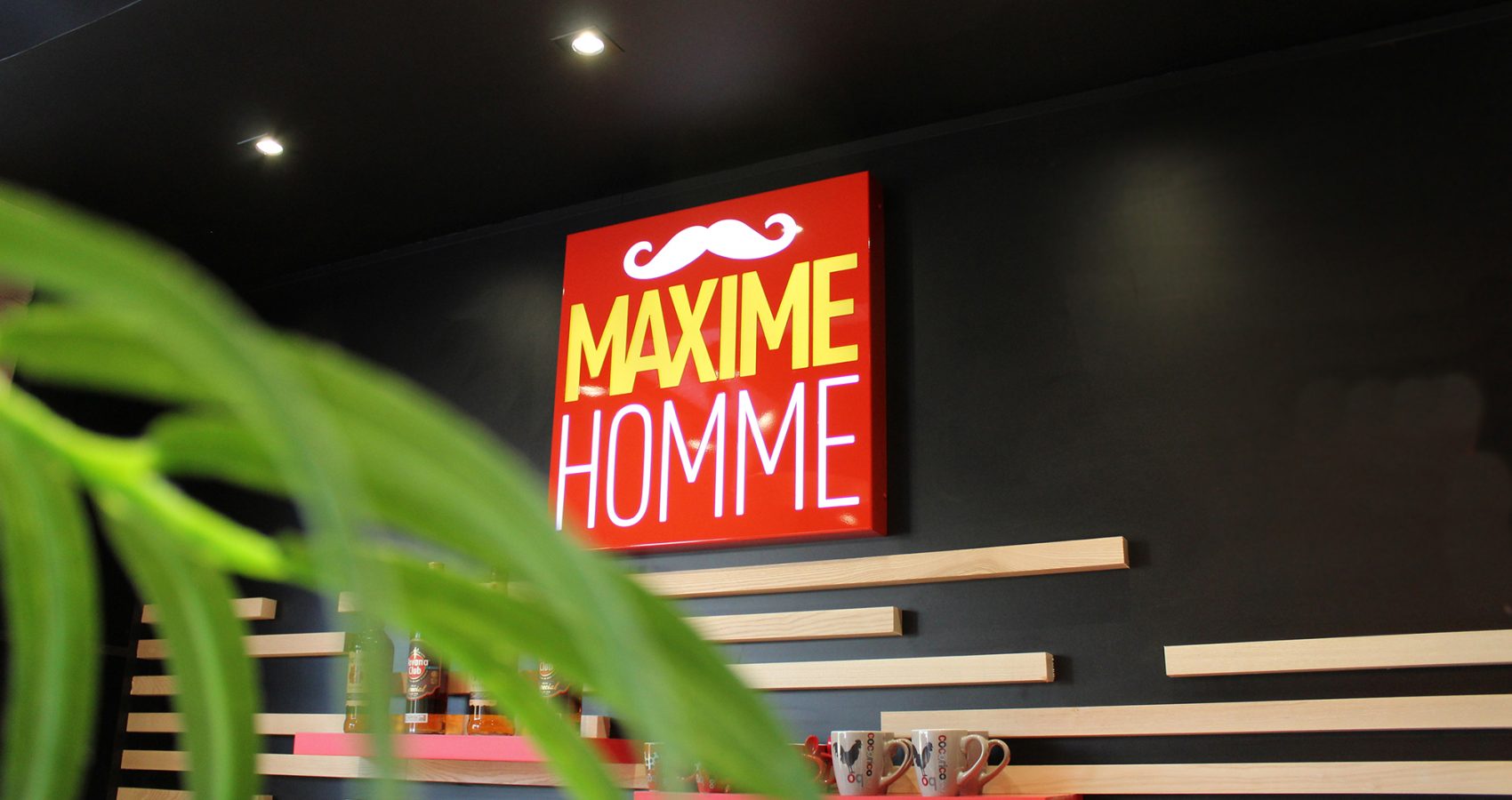 Maxime-homme-page-accueil-barbier-coiffeur-ambroise