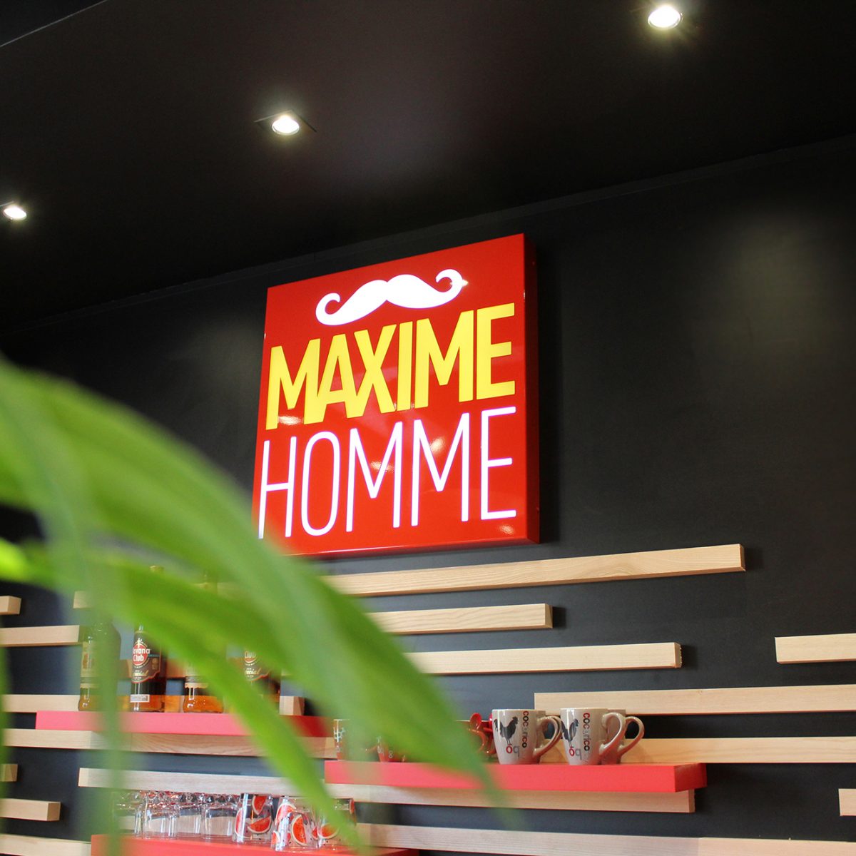 Maxime-homme-page-accueil-barbier-coiffeur-ambroise