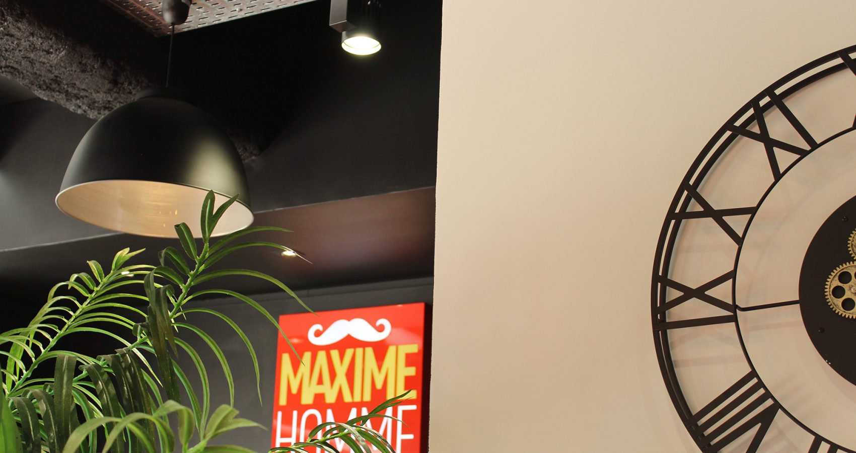 Maxime-homme-page-accueil-barbier-coiffeur-ambroise14