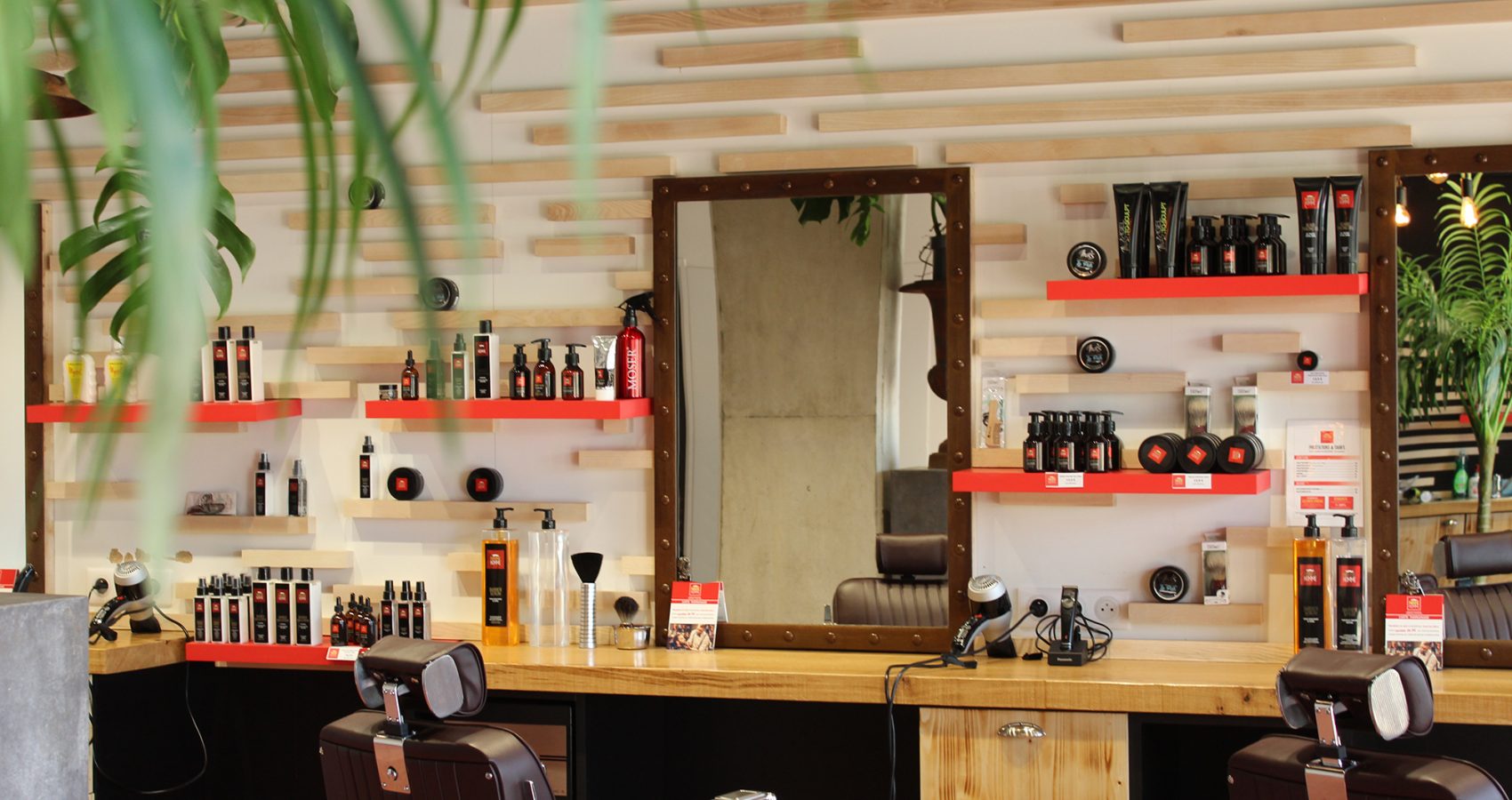 Maxime-homme-page-accueil-barbier-coiffeur-ambroise3