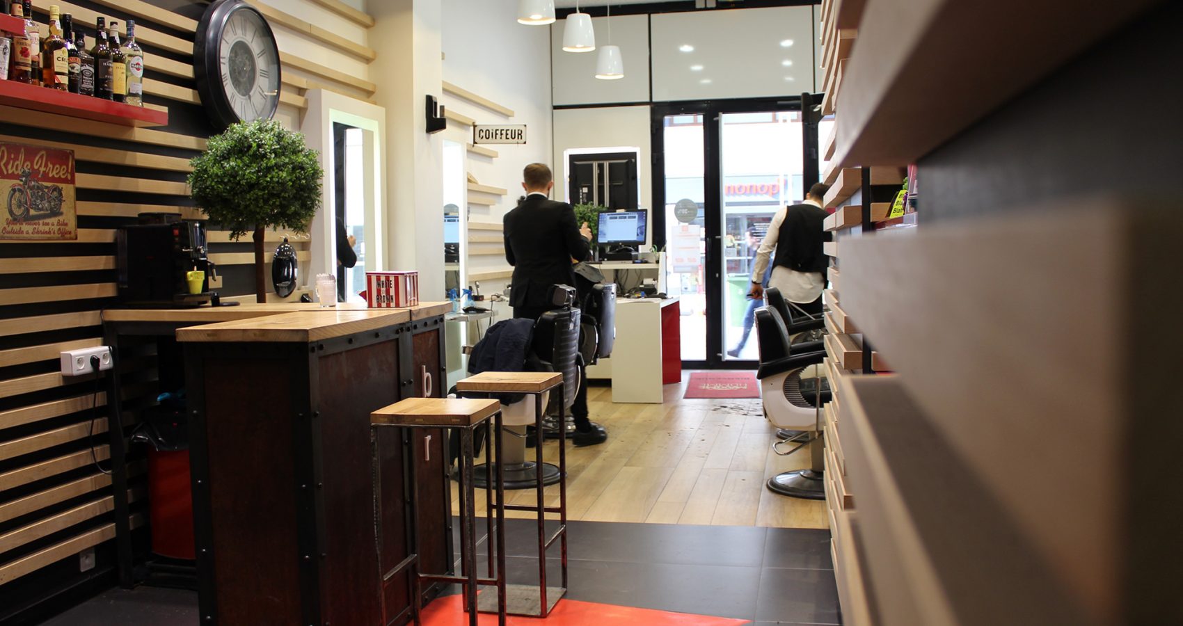 Maxime-homme-page-accueil-barbier-coiffeur-noyon7